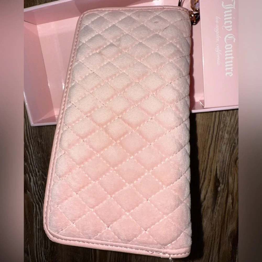 Juicy Couture Zip Around Wallet🩷